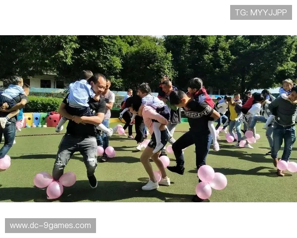 朋友洗浴时玩游戏打巴掌挑战，笑料不断引发爆笑欢乐时光